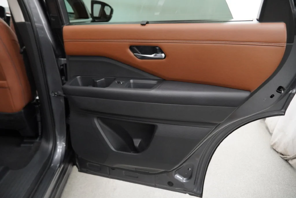 Used 2024 Gray Nissan Platinum image 42