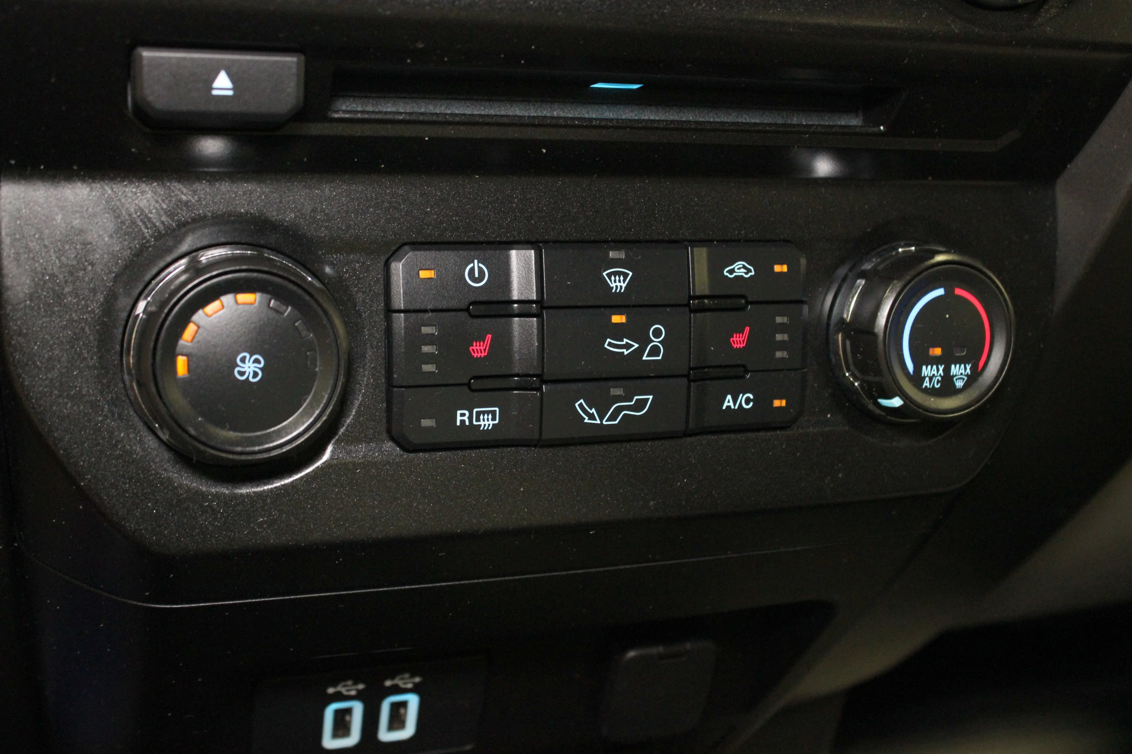 Used 2016  Ford XLT image 24