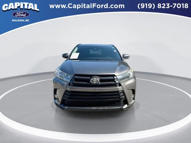 Used 2017 Gray Toyota SE image 3