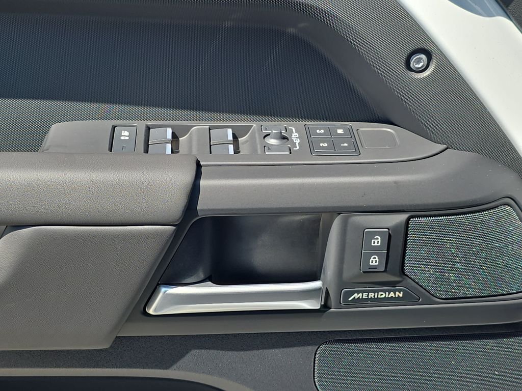 New 2026 Fuji White Land Rover S image 29