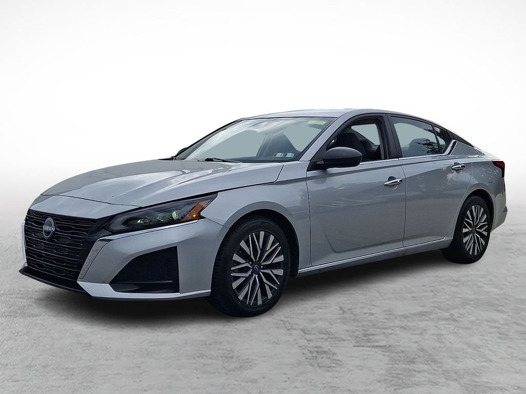 Used 2025 Silver Nissan 2.5 SV image 3