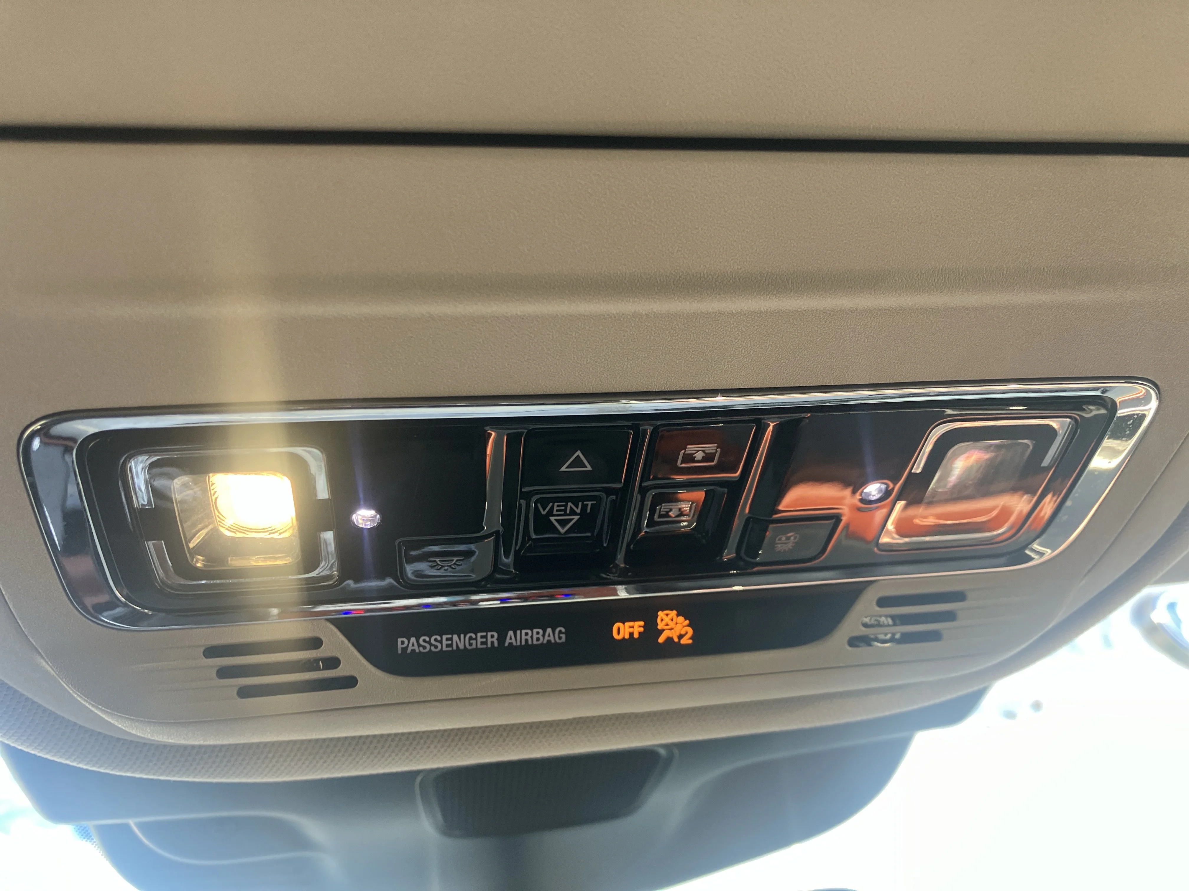 Used 2020 Radiance Metallic Lincoln Grand Touring image 32