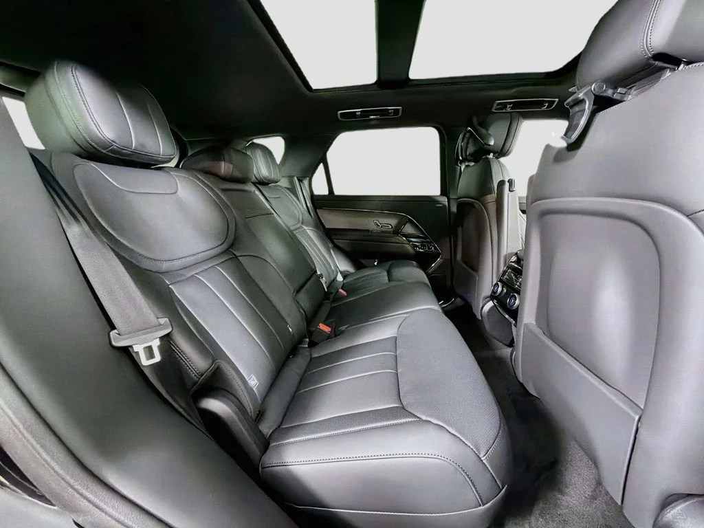 New 2027 Santorini Black Land Rover SE image 29