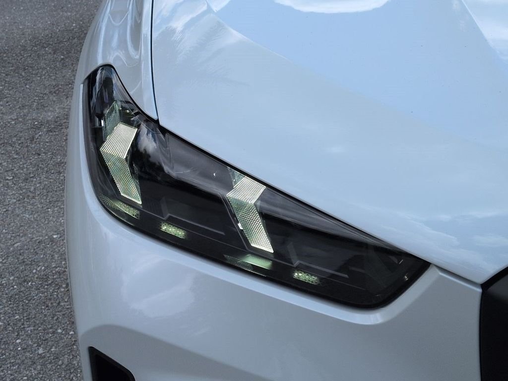 New 2026 White Metallic BMW M60i image 10