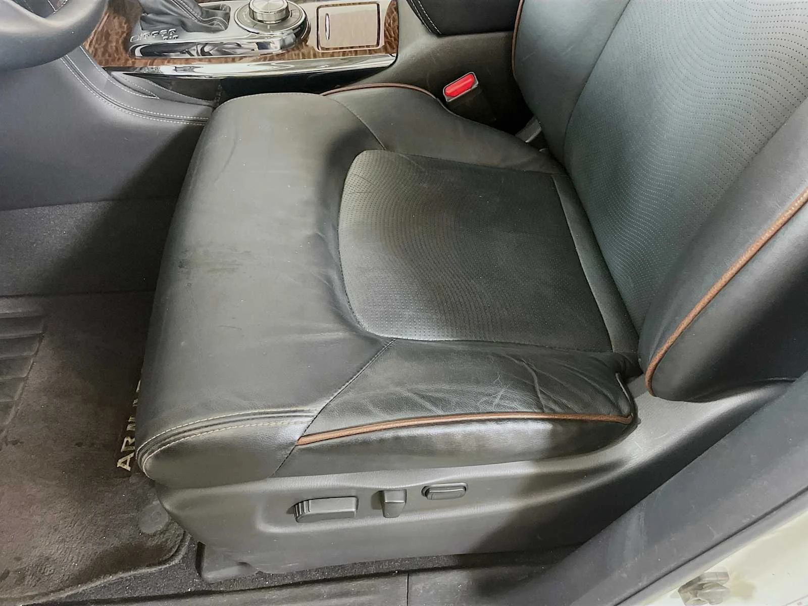 Used 2019 Pearl White Tricoat Nissan SL image 18