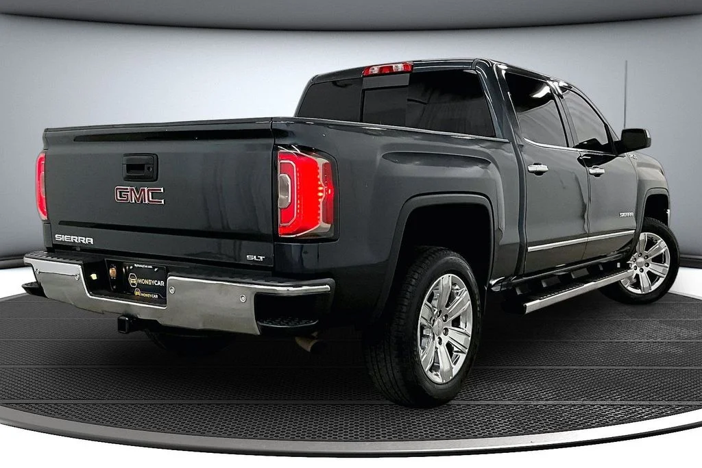 Used 2018 Gray GMC SLT image 6