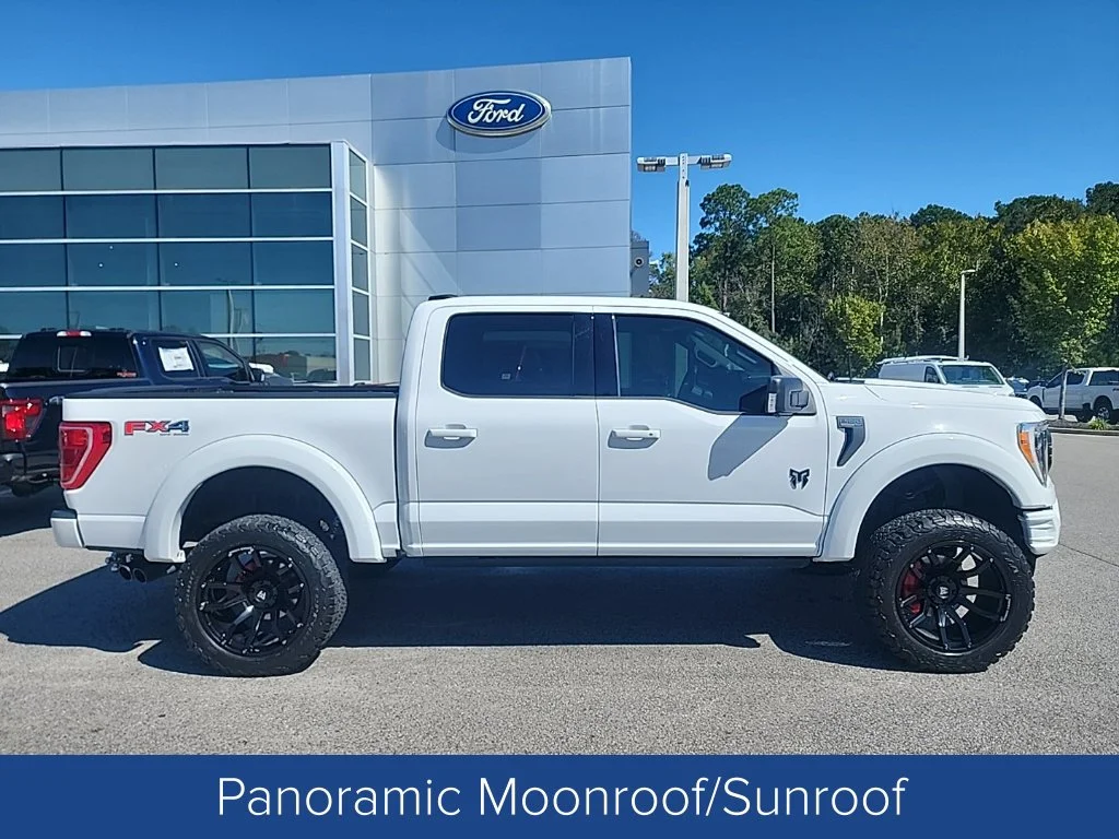 Certified Used 2023 Oxford White Ford XLT image 2