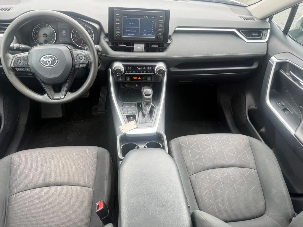 Used 2019 White Toyota XLE image 33