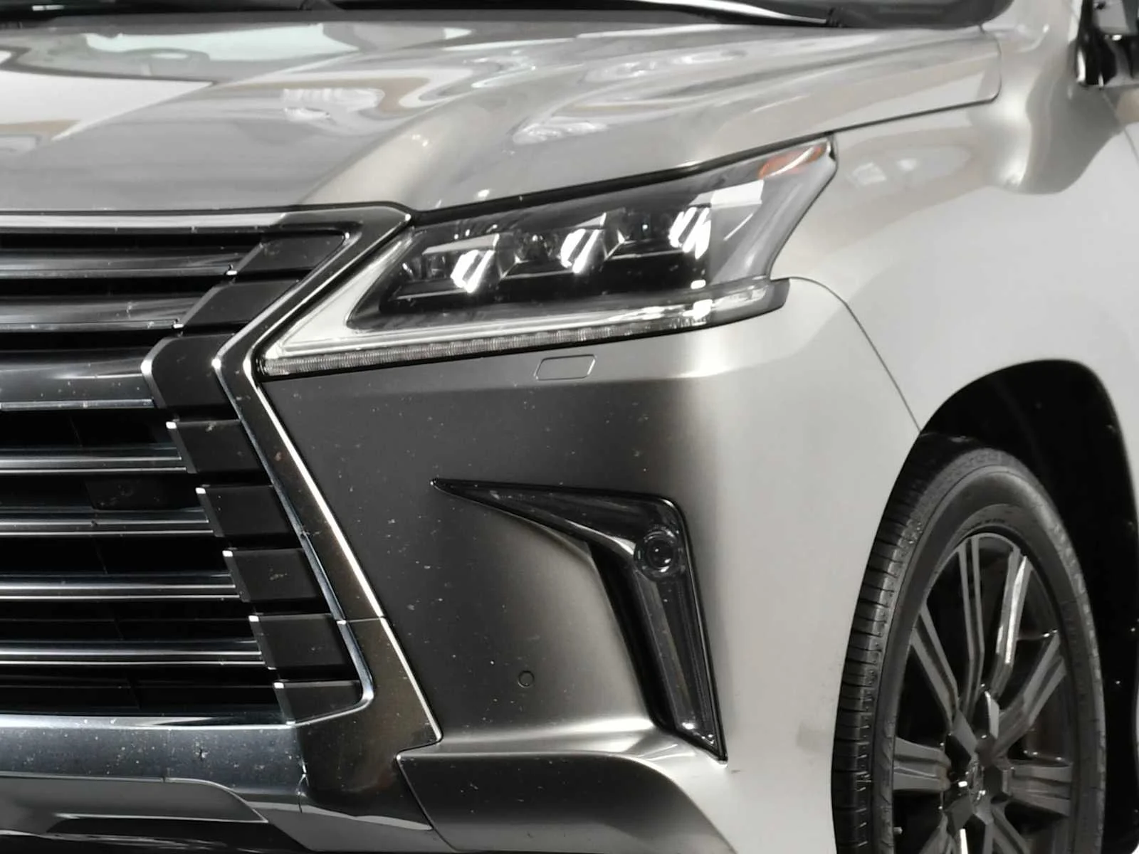 Used 2019 Atomic Silver Lexus  image 11