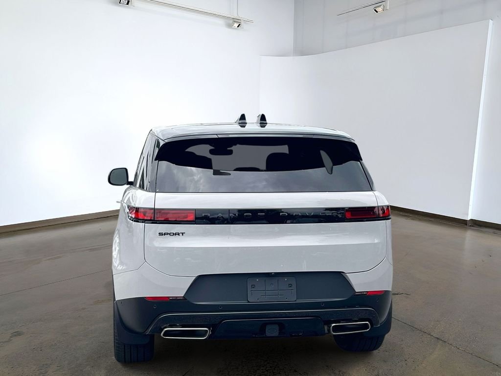 Used 2025 Borasco Gray Metallic Land Rover SE image 5