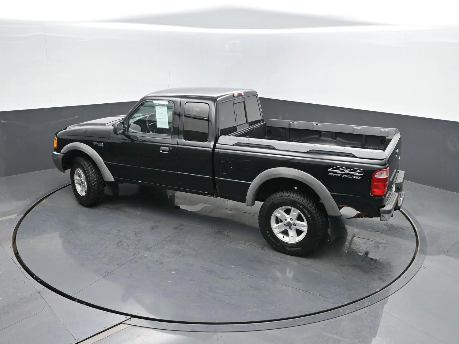 Used 2002  FORD  image 25