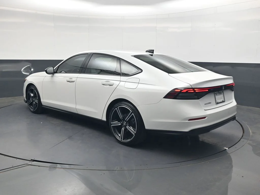Certified Used 2026 Platinum White Pearl Honda SE image 6