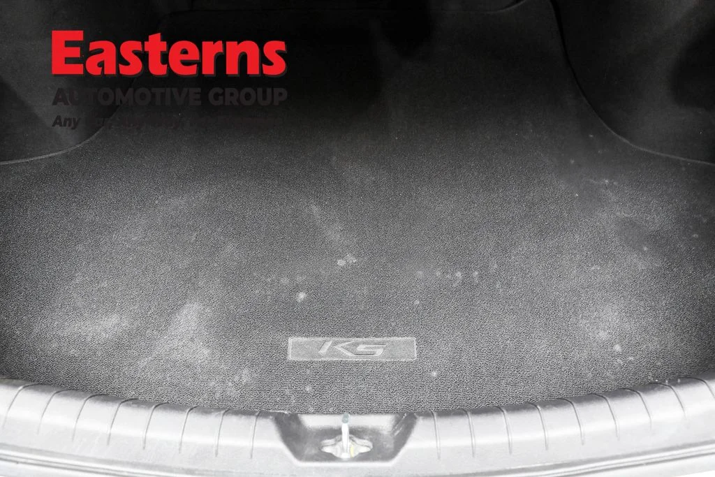 Used 2022 White Kia EX image 9