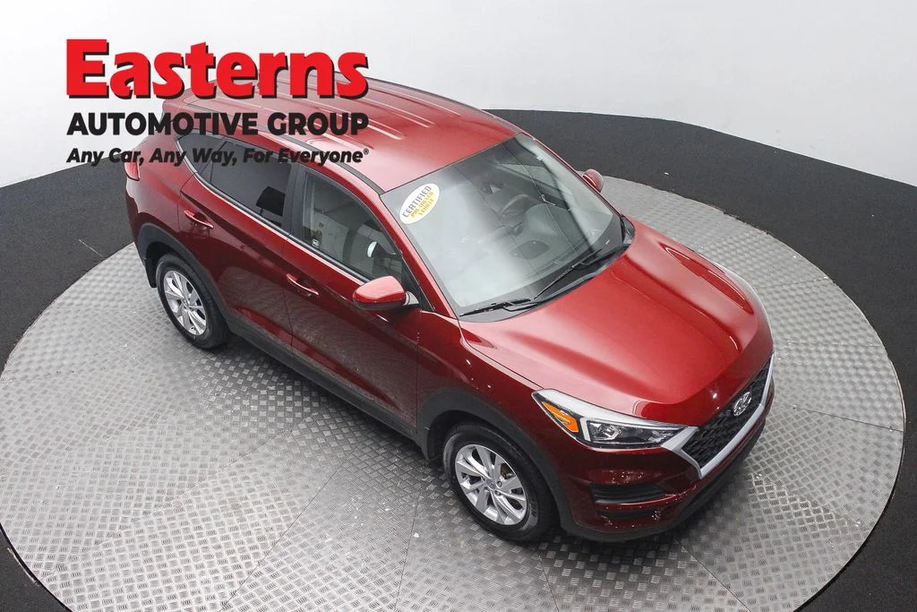 Used 2020 Red Hyundai SE image 3