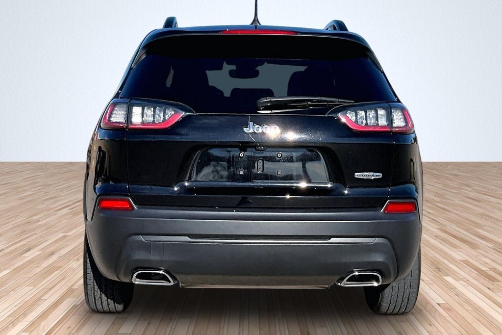 Used 2022 Black Jeep Latitude Lux image 4