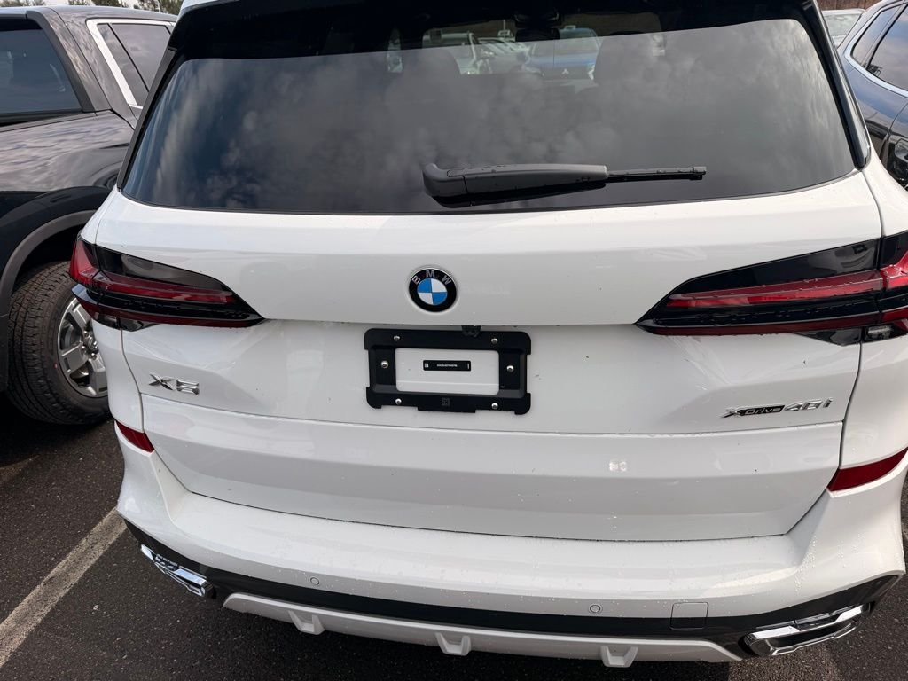 New 2026 Alpine White BMW xDrive40i image 4