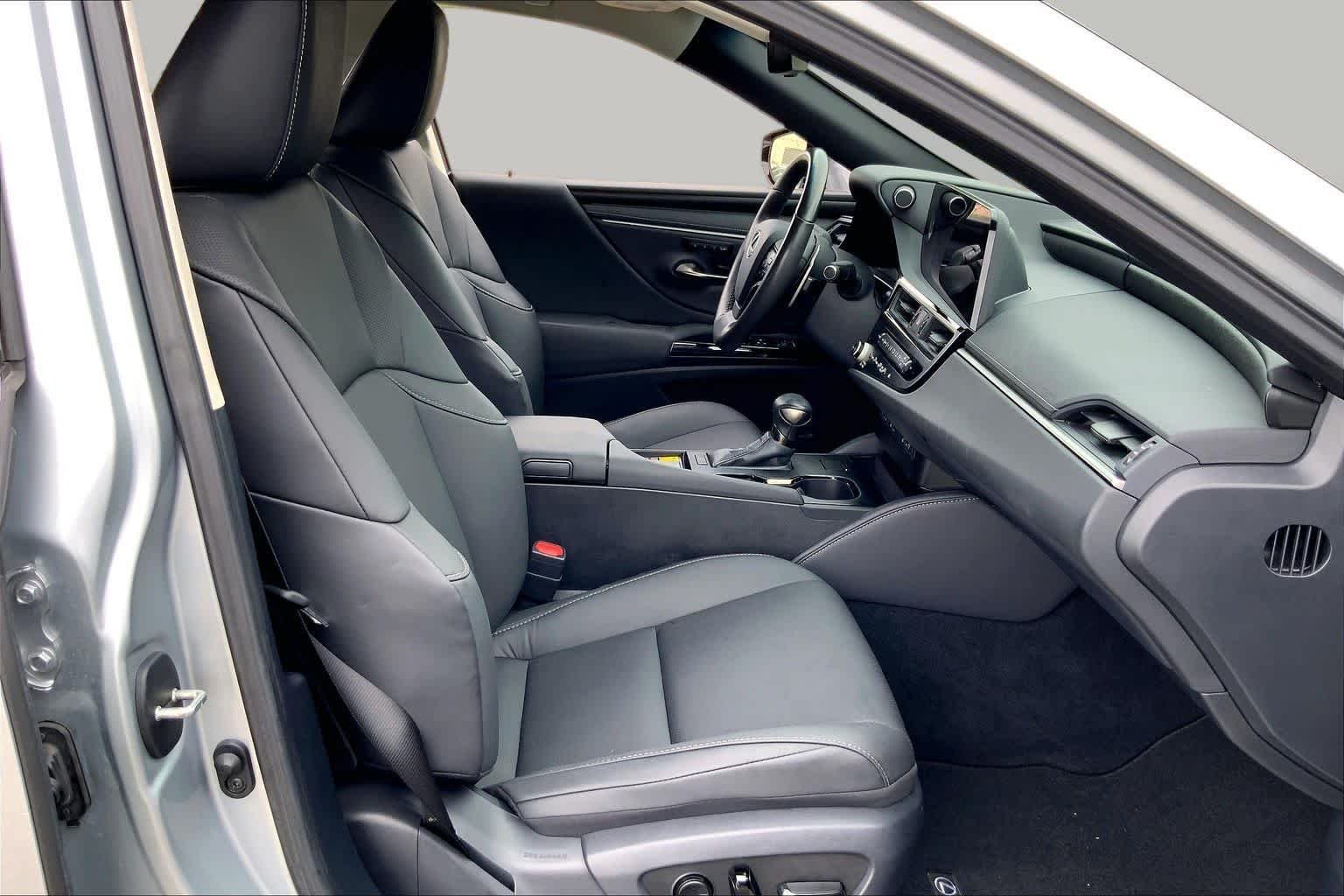 Used 2024 Iridium Lexus  image 9