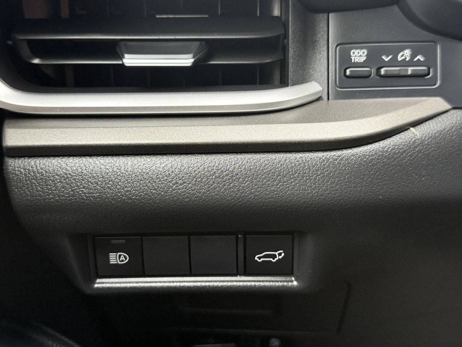 Used 2025 Midnight Black Metallic Toyota XLE image 25