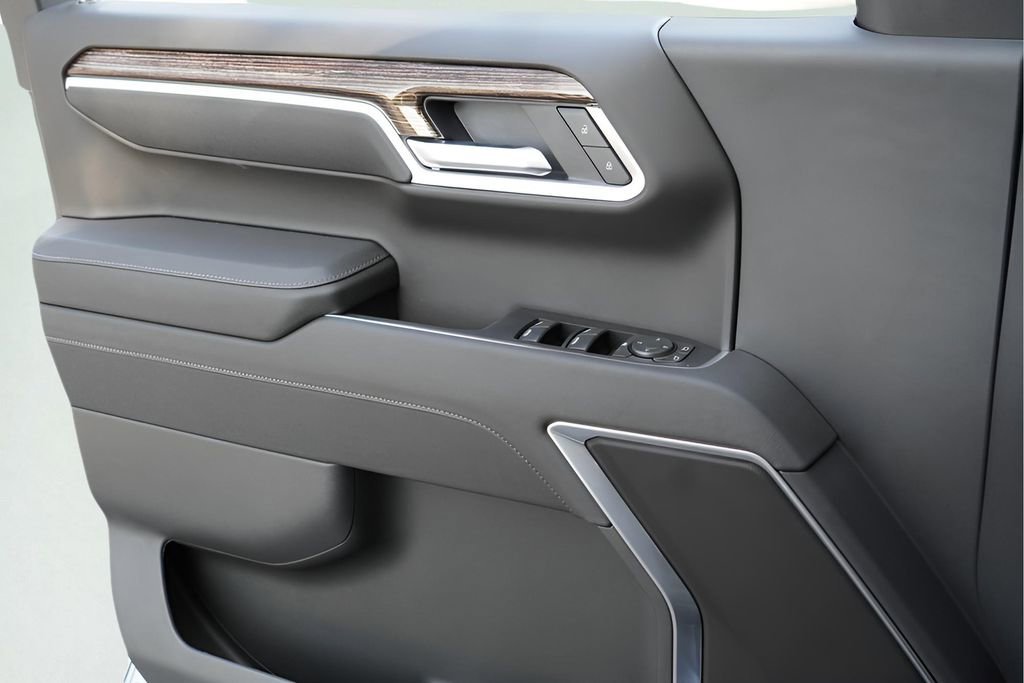 New 2026 Sterling Metallic GMC Elevation image 18