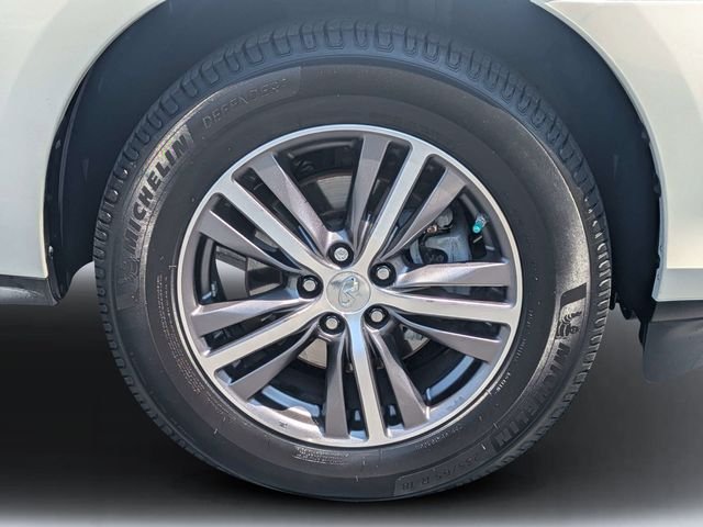 Used 2019 White INFINITI LUXE image 11