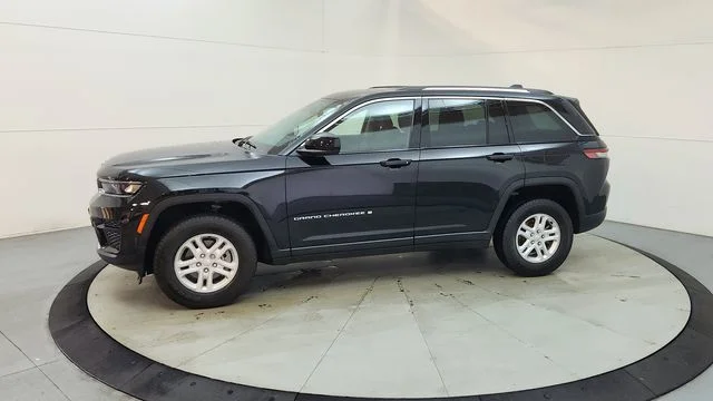 Used 2023 Black Jeep Laredo image 5