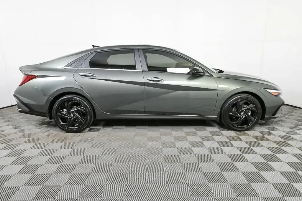 New 2026 Amazon Gray Hyundai SEL Sport Premium image 5