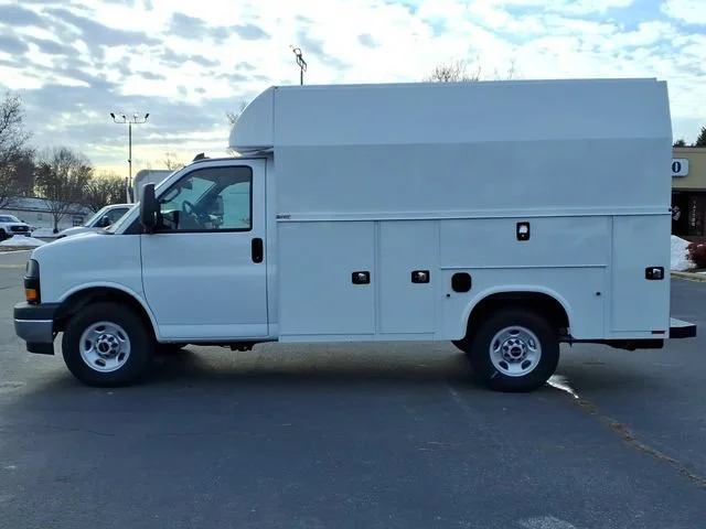 New 2025 Summit White GMC 1WT image 28