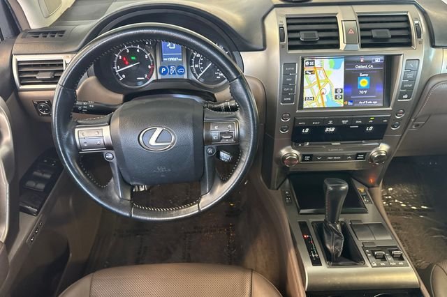 Used 2017  Lexus 460 image 16