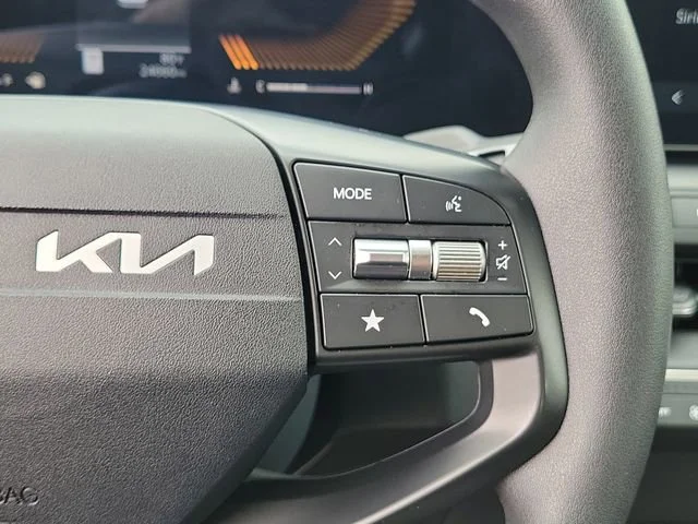 2025 Kia K4 LXS - Photo 23