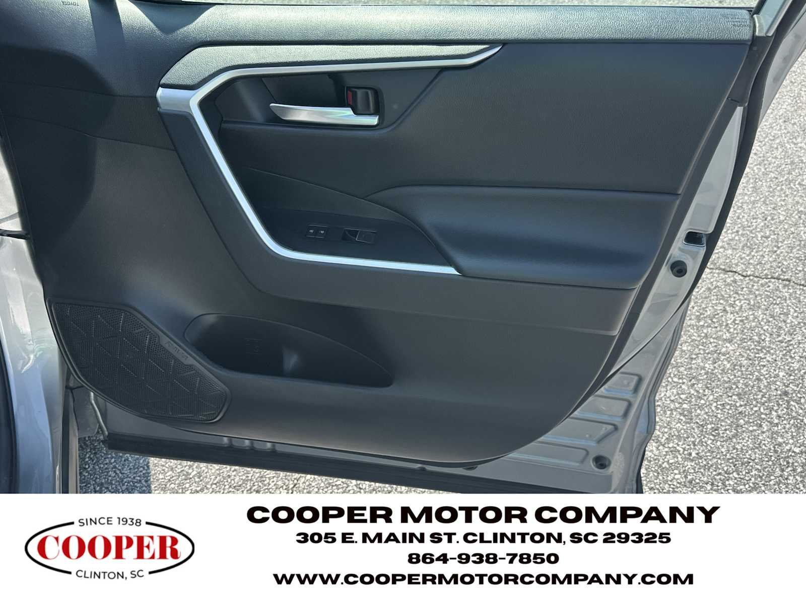 Used 2025 Silver Sky Metallic Toyota XLE image 14