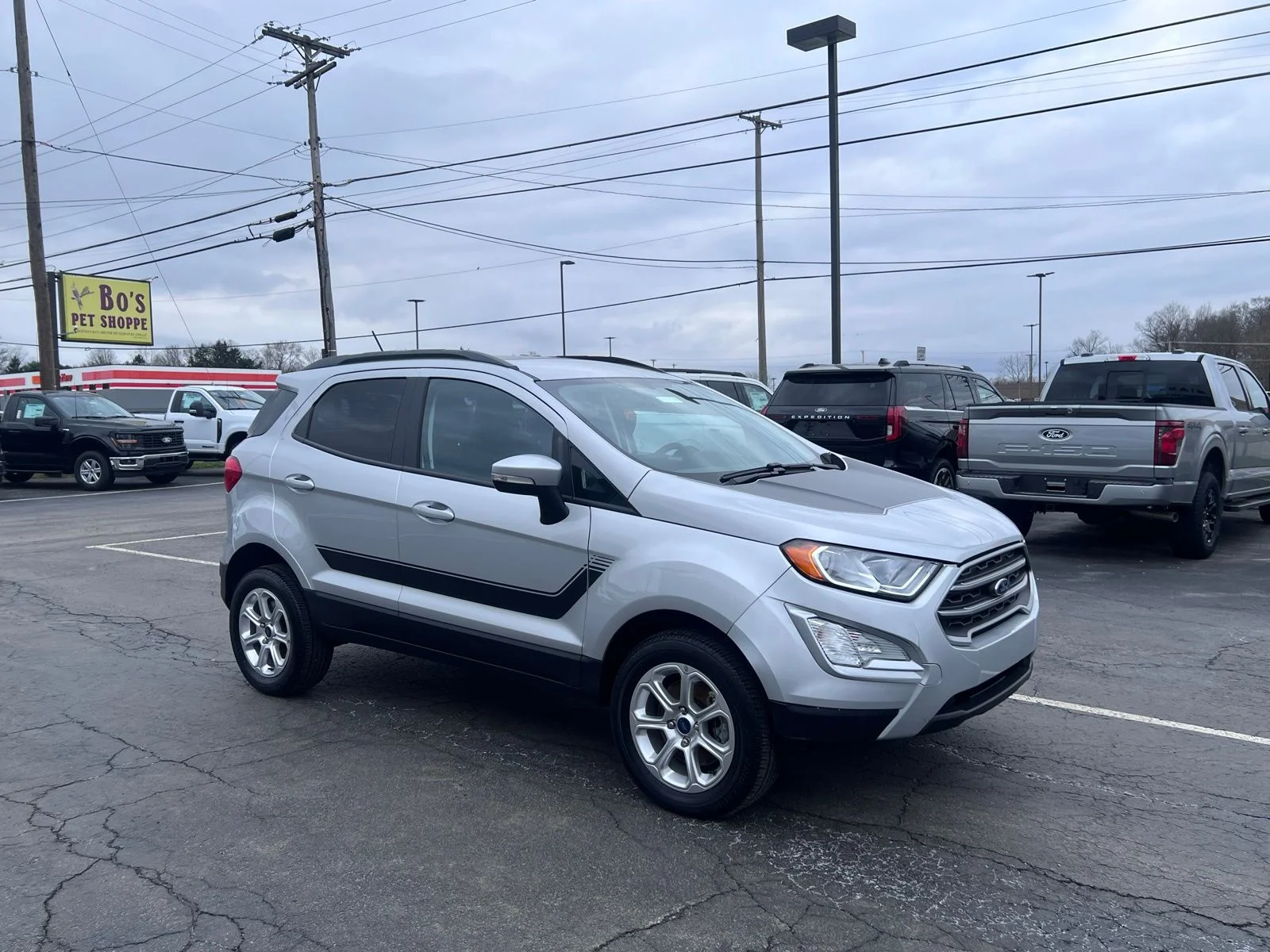 Used 2022 Silver Metallic Ford SE image 9