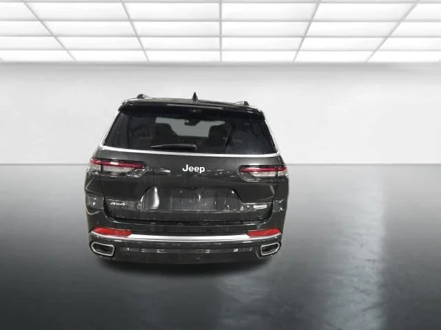 Used 2024 Gray Jeep Summit image 6