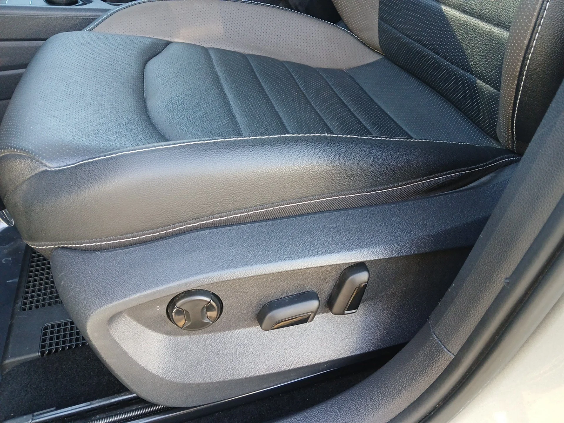 Certified Used 2023 Silver Volkswagen SEL image 19