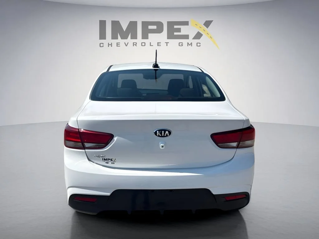 Used 2020  Kia LX image 4
