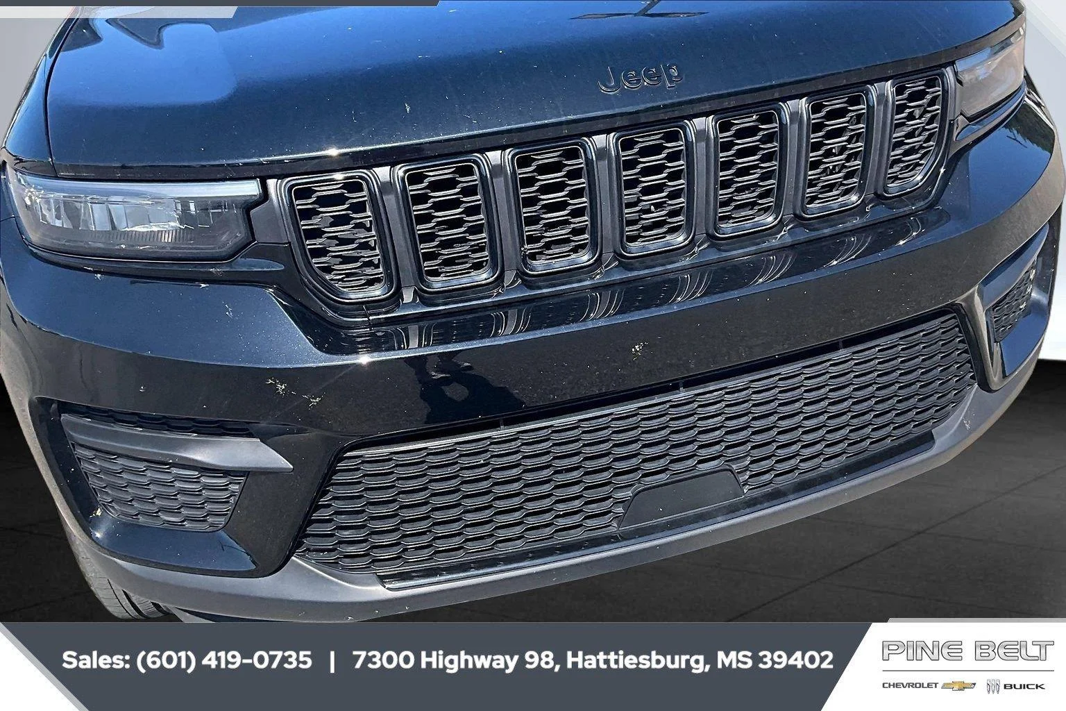Used 2025 Diamond Black Crystal Pearlcoat Jeep Altitude image 22