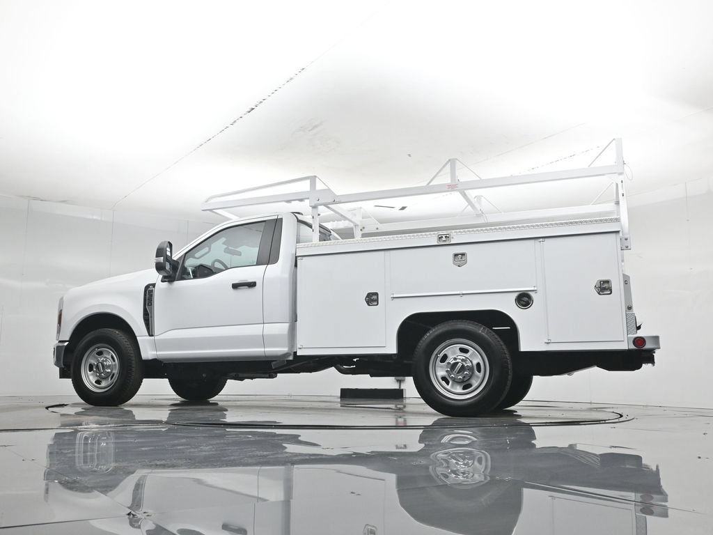 2026 Ford F-350 Super Duty Chassis Cab XL - Photo 54