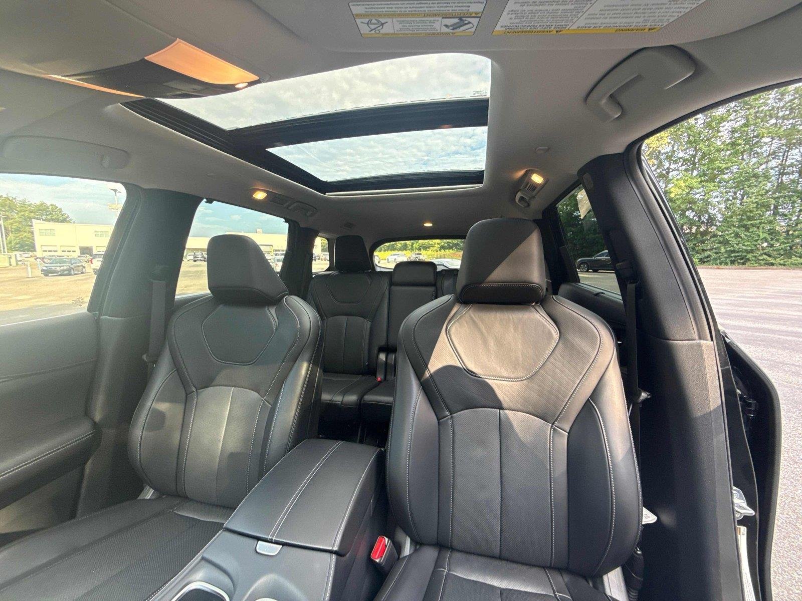 Used 2025 Mineral Black INFINITI LUXE image 24