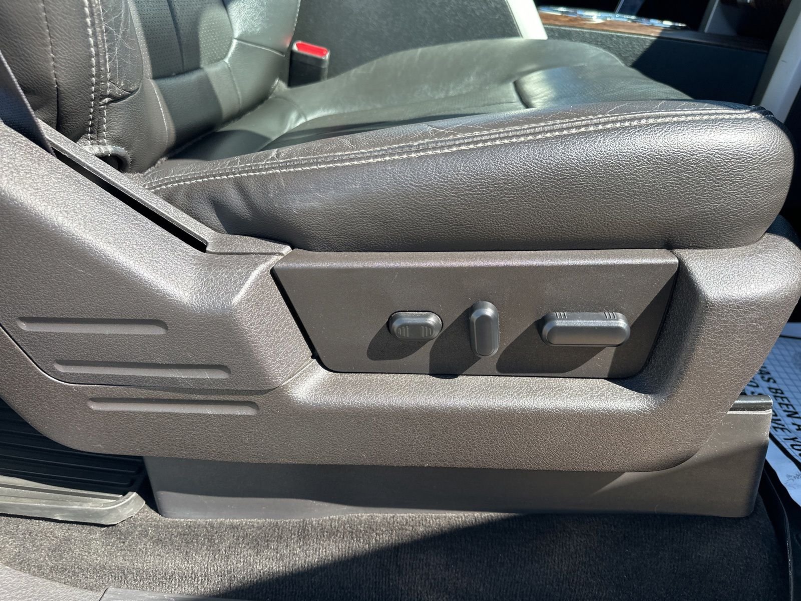 Used 2014 White Ford Lariat image 37