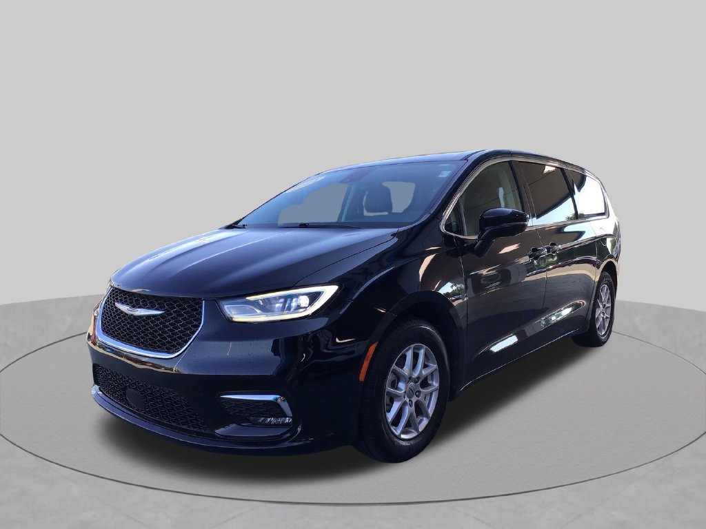 Used 2024 Black Chrysler Touring L image 12