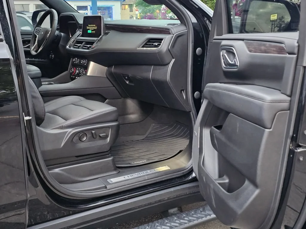 Used 2023 Black Chevrolet Z71 image 15
