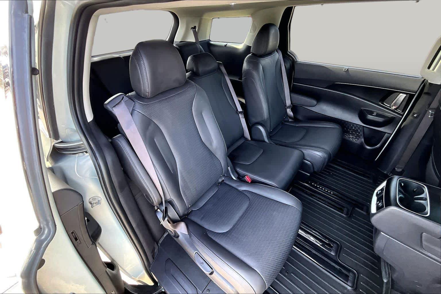Used 2025 Ivory Silver Kia SX Prestige image 21