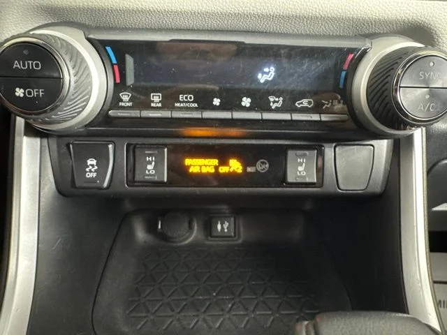 Used 2019 Silver Toyota XLE image 16