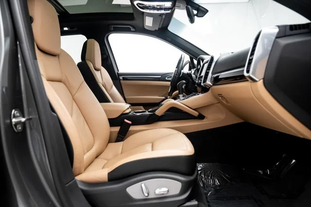 Used 2014  Porsche Diesel Platinum Edition image 10