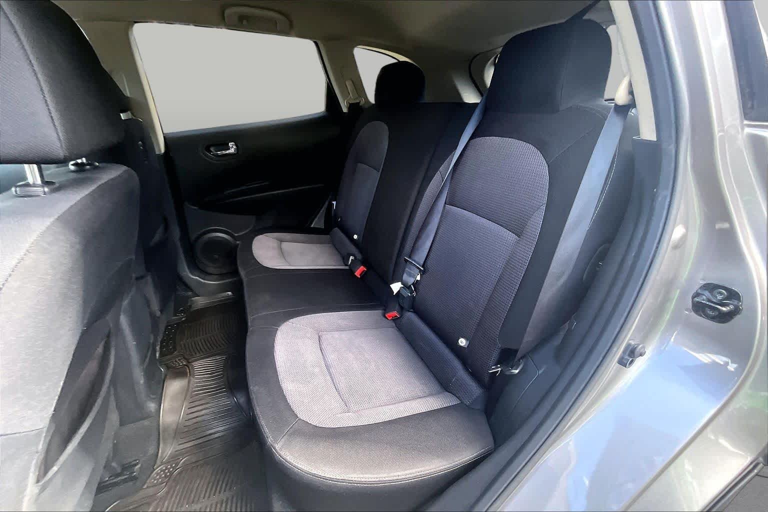 Used 2012 Platinum Graphite Nissan SV image 20