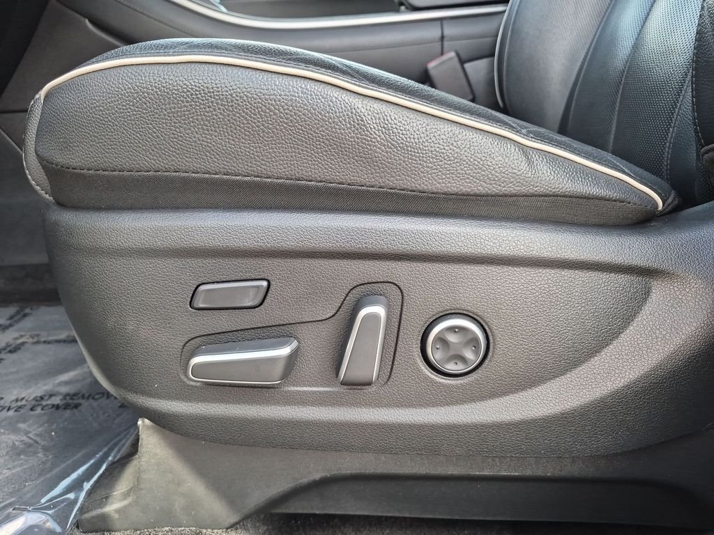 Used 2024 Black Hyundai Limited image 16
