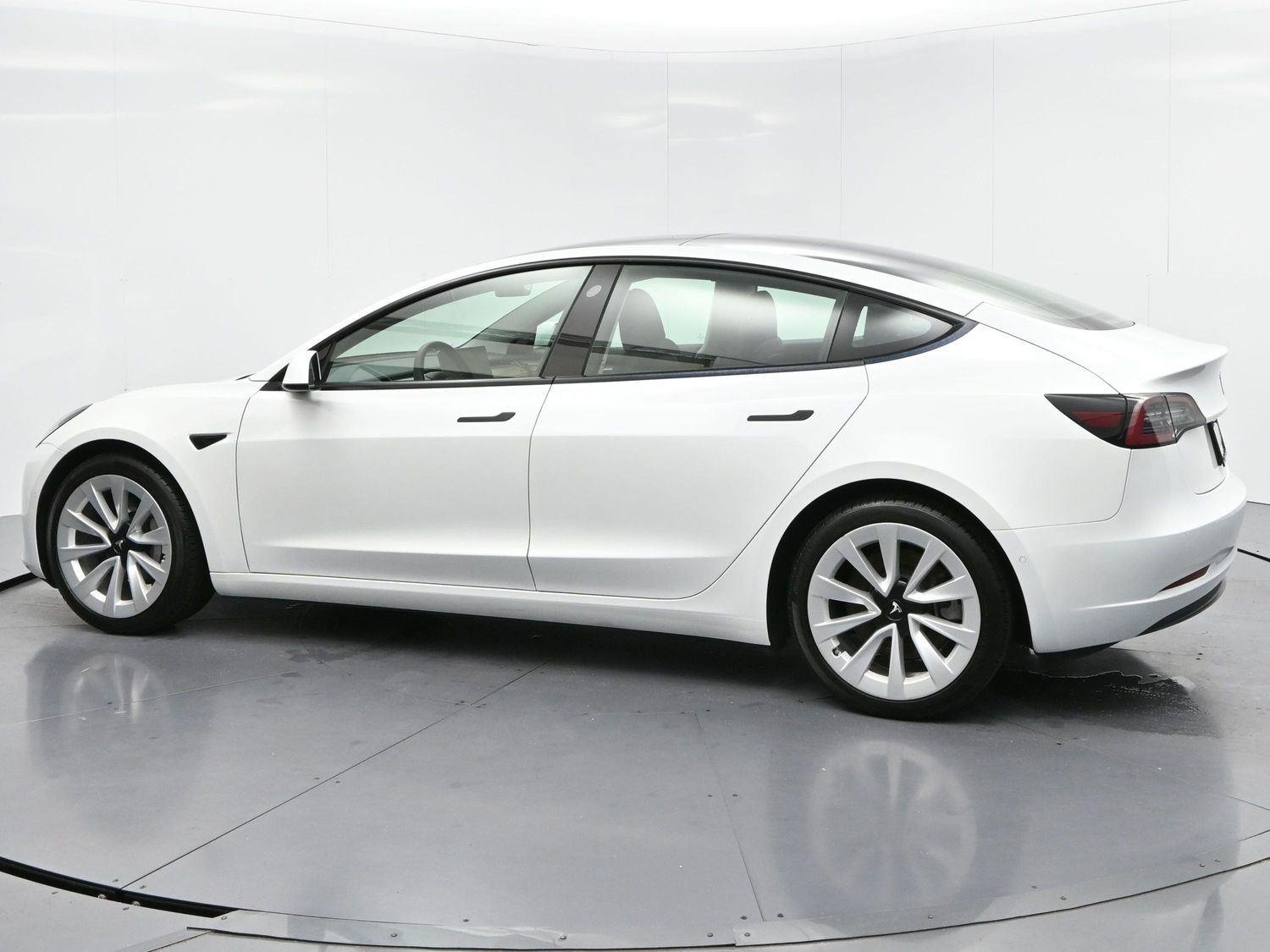 Used 2022 Pearl White Multi-Coat Tesla Base image 5