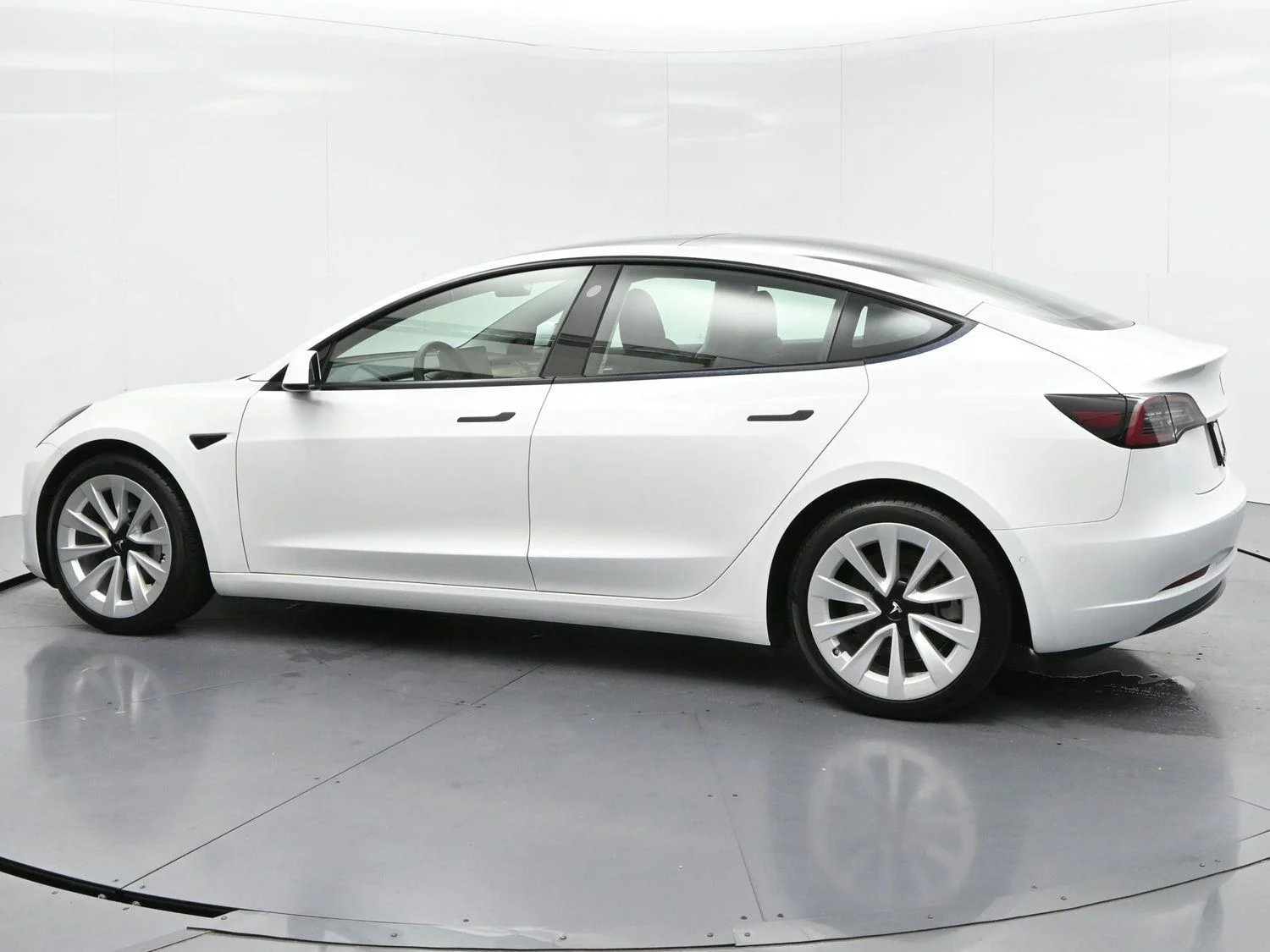 Used 2022 Pearl White Multi-Coat Tesla Base image 5