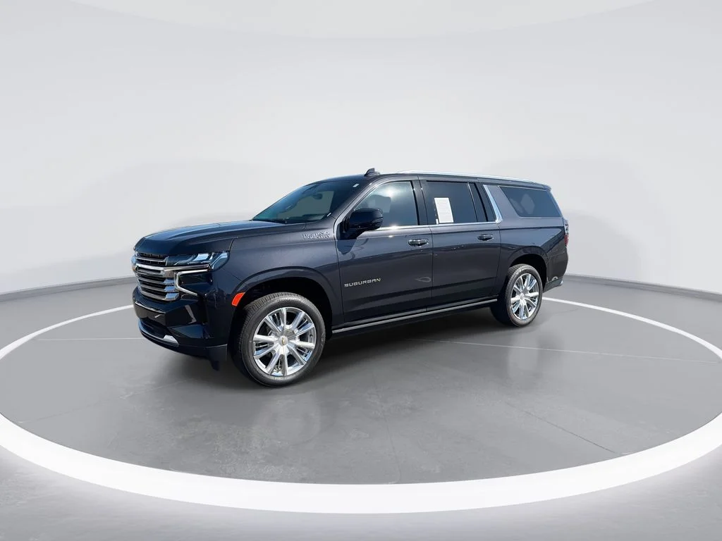 Used 2024 Gray Chevrolet High Country image 4