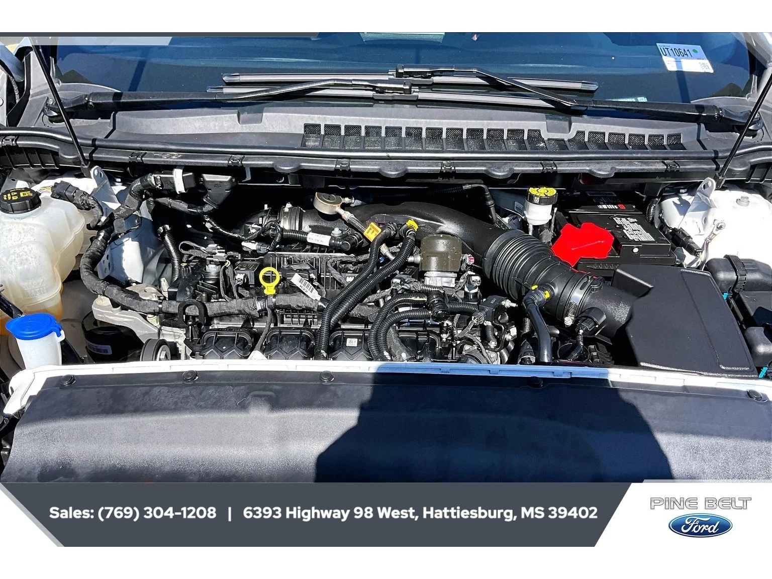 Used 2022 Star White Metallic Tri-Coat Ford ST-Line image 8