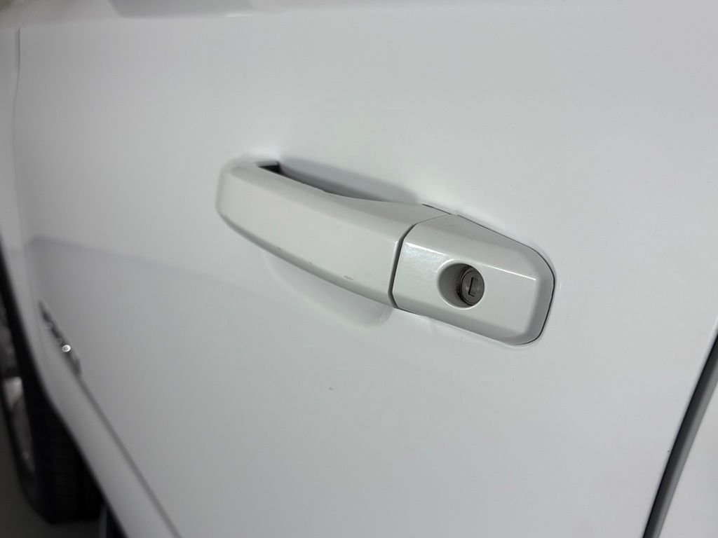 Used 2019 White GMC SLE image 15